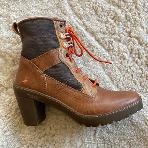 The Art Company lace up leather boots. Size 39 EUR. Made in Spain.